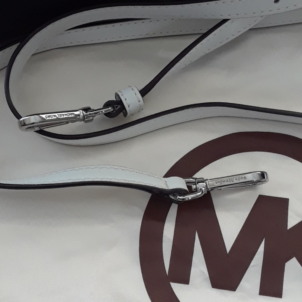 New Michael Kors Crossbody - Picture 6 of 8